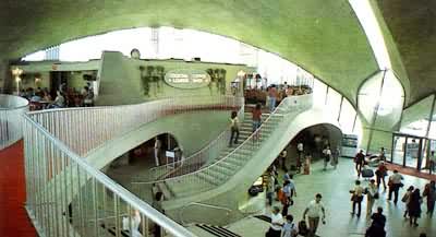 ŦԼ����ϻ����������򺽿չ�˾���¥��1956��1962�꽨��E.ɳ�������:�ھ�