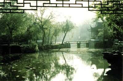 ����׾��԰�в�ˮ�棬���н���ˮ������