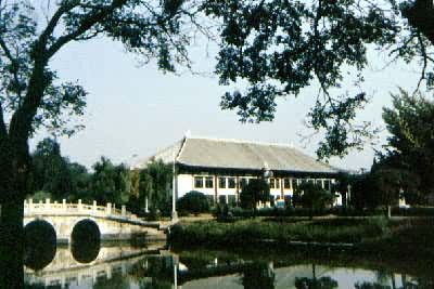 ������ѧУ԰�̻�