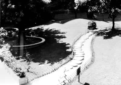 ͼ1�������ڲ�ƺ�еĲ�ʯ԰·