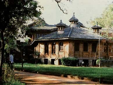 ��ɽ��ѧУ԰һ��