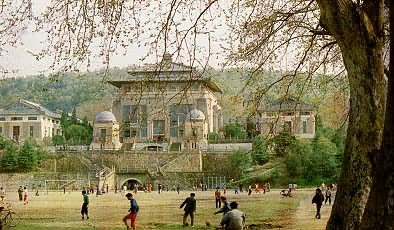 �人��ѧУ��һ��