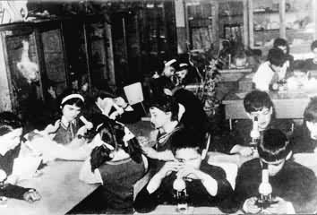 ������˹��һ��ѧУ��ѧ����ʵ������ʵ��