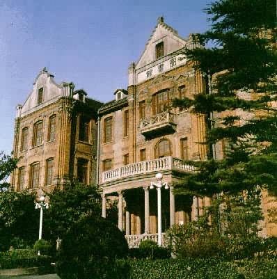 �Ϻ���ͨ��ѧͼ���¥