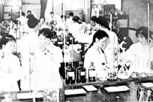 �人��ѧ��ѧϵѧ����ʵ�����Ͽ�