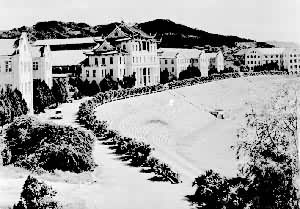 ���Ŵ�ѧУ԰һ��