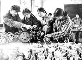 �ӱ�ʡ������ѧѧ���ͽ�ʦ��У�칤���Ͷ�