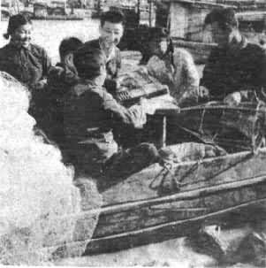 ɽ��΢ɽ������һ��Ѳ��ѧУ�Ľ�ʦ�ڴ��Ͻ��н�ѧ