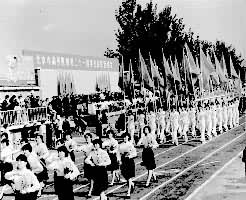 �����иߵ�ԺУ��21��ѧ���ﾶ�˶����볡ʽ