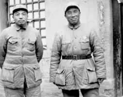 朱德总司令(右)与彭德怀副总司令在山西省武乡县王家峪合影