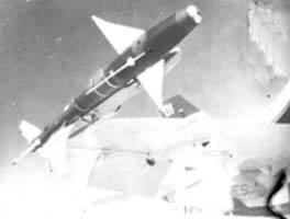 ����F-18�ɻ��ϵ���������β�ߡ�AIM-9L����񶷵���