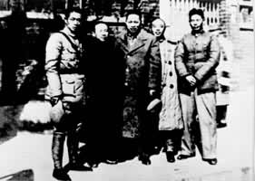 新四军成立时部分领导干部合影(左起：周子昆、张云逸、叶挺、项英)