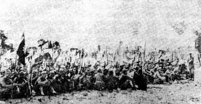 中国工农红军改编为八路军后，整装待发，准备开赴抗日前线