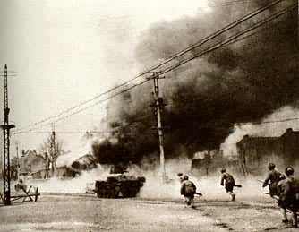 1949年1月14日，人民解放军向天津国民党军发起总攻，步兵在坦克掩护下冲入市区