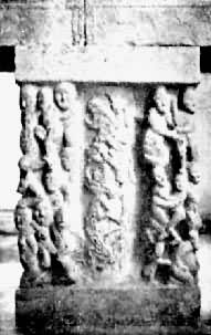 ������ʯĹǰ����������ĵ���