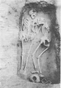 ��κ����ַ��105�ų�����Ů����Ĺ