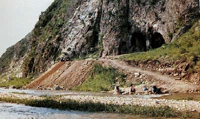 ��������С��ɽ��Ѩ��ַ