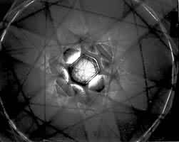 ͼ4��304����ֵĻ�����������仨������ʾ��114��������ĶԳ��Լ�HOLZԲ��ͼ��