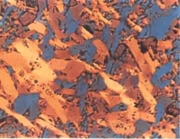 �������ң������������ϡ�͸�䣬����ƫ���450����󲿷�Ϊ��״Ī��ʯ