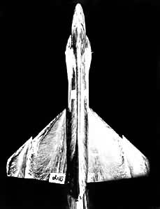 ͼ8Ѽʽ�ɻ�ģ������ʵ�����Ƭ