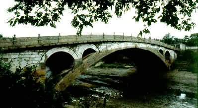 �峯���������������ţ�Ӧ��ǳ���ṹ����50.82�ף��羶��37.4�ף���10�ף�������á�