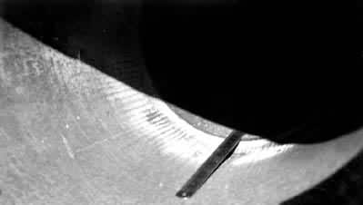 ͼ1 ��������������������ڱ�����ʴ�γɵ����򹵲�