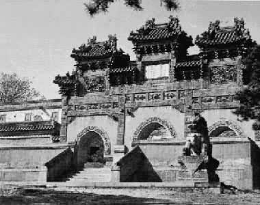 �ӱ��е������ڳ�֮��������¥