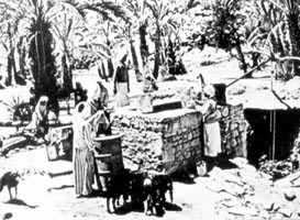 ������Ů�ڴ�ˮ