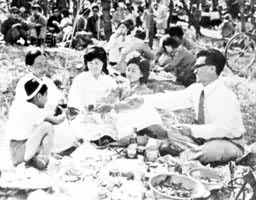 �ҳ��ͺ�������һ�𻶶ȡ���һ���ʶ�ͯ�ڡ�