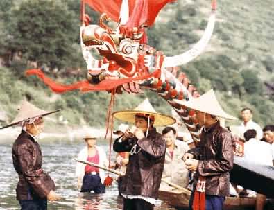 ����������ǰ����ˮ���ǺȾ�׳��