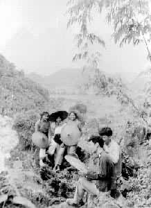 ë������Ů�����ڶԸ�