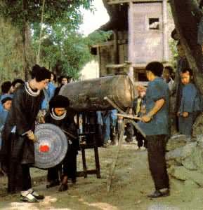 ����ˮ���î�����ô�ͭ�ĺ�ľ��