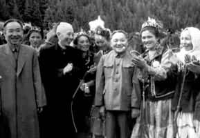 1981��10�£���Сƽ�������������Ӳ��½�ʱͬ������һ��