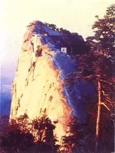 ����ʡ��ɽ����վλ�ڻ�ɽ����ɽ��