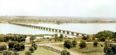 横跨尼日尔河上的马里巴马科大桥