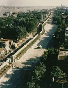 ���ڳ�����ˮǽ