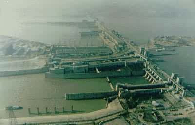 �����˲����ް�ˮ����Ŧ���