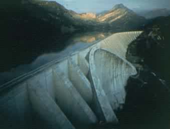 ������˹��֧���͹��ӡ����������������ӣ���150m���ӻ�����22m��1961�꿢��