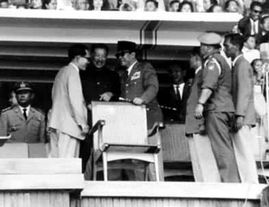 �ڵ�1�����������˶��ῪĹʽ���ռ�ŵ�ͺ������н�̸