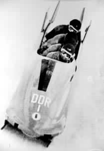 ͼ2���ж�ѩ����4�ˣ�