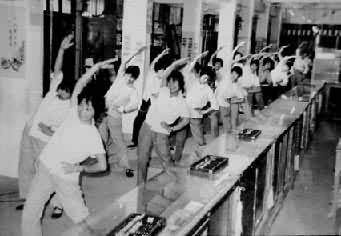 ͼ1���̵�ְ����Ӫҵǰ����