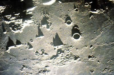 �����ϵ�ɽ��  ɽ�����Ӱ��ʾ̫���ո�����