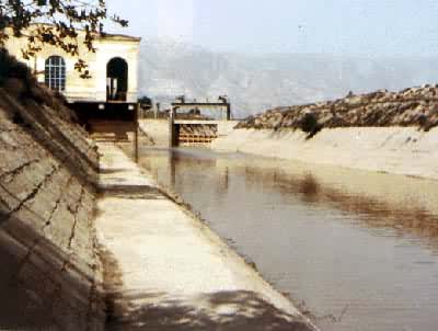 �����ڶ���ɳ�����Ķ���ʽȡˮ������