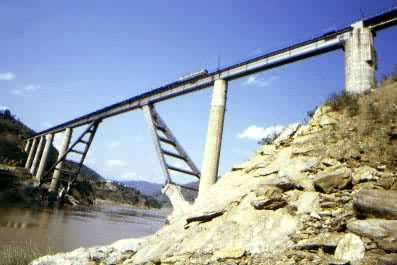 ���������ţ���б�ȸռ���·�ţ��Ž¿��Ϊ176�ף�1982�꽨��