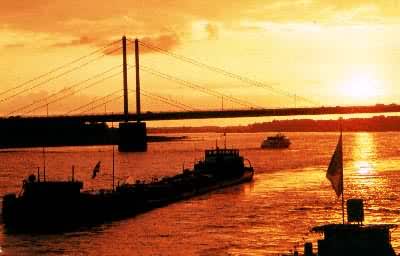 ����¹����������-�������ţ���Ŀǰ�����Ͽ�����367.2�ף��Ĺ�·������б����