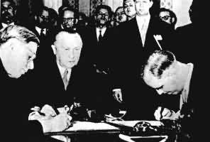 K.�����ɣ��У��ڰ���Э��ǩ����ʽ��