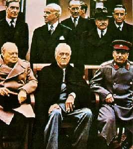 И.В.斯大林、F.D.罗斯福和W.L.S.丘吉尔(从右至左)出席雅尔塔会议(1942年2月)