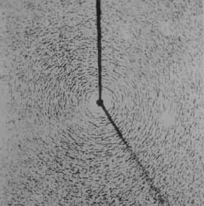 ͼ10 ��ֱ��ֱ���ε�����һƽ���ڴ����ߵķֲ���������ӲֽƬ�ϵ���м��ʾ������б����ϵ�������������µ�ͶӰ