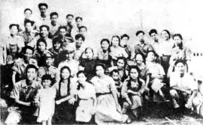 1946�꿹���ݾ���߶Ӹ�Աǰ��Ӱ