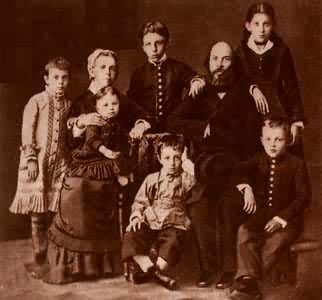乌里扬诺夫一家（1879年摄于辛比尔斯克）